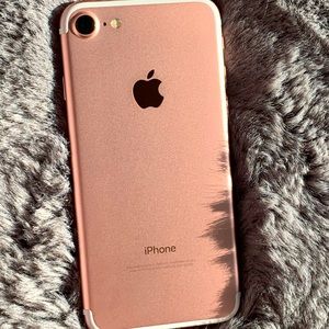 Apple iPhone 7 Rose Gold 128G - Amazing condition & 90% battery health! Unlocked